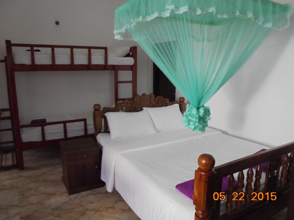 The Hotel Paradise كاتوناياكى الغرفة الصورة