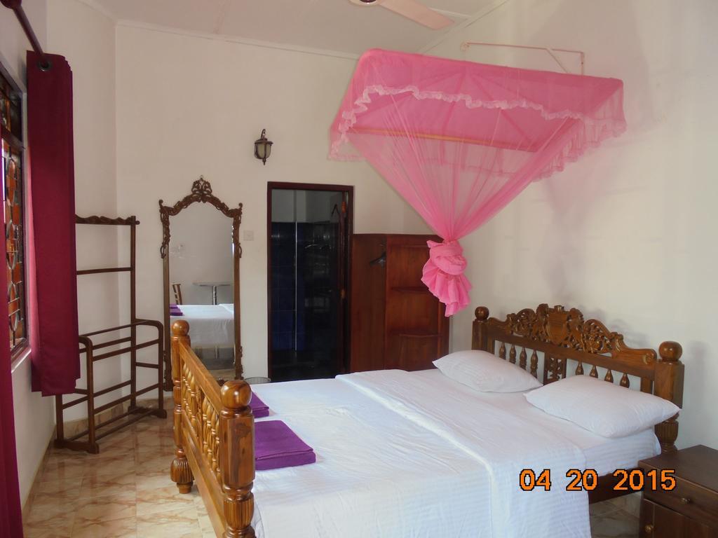 The Hotel Paradise كاتوناياكى الغرفة الصورة