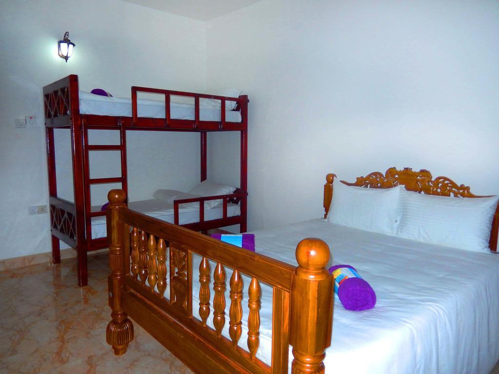 The Hotel Paradise كاتوناياكى الغرفة الصورة