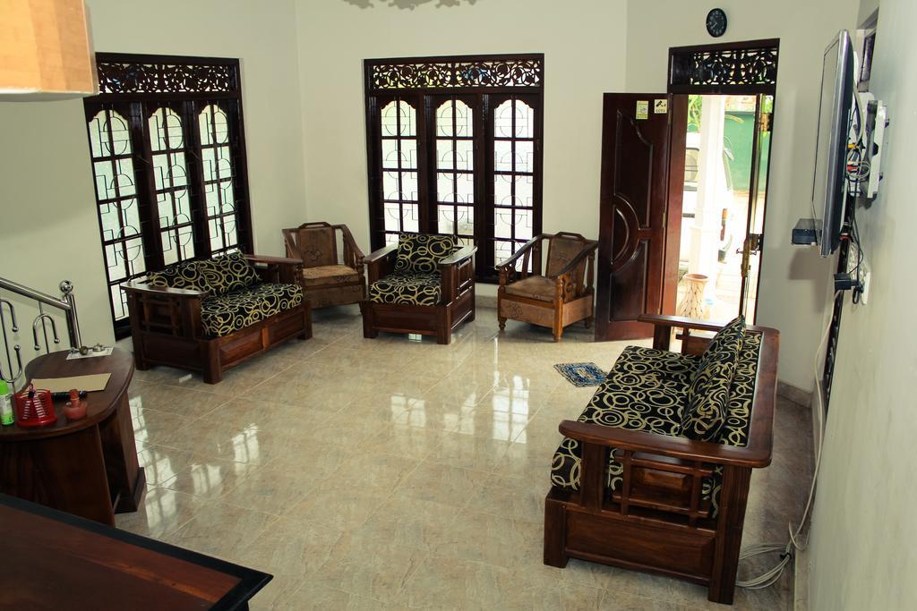 The Hotel Paradise كاتوناياكى المظهر الخارجي الصورة